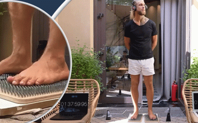 ১৩ ঘণ্টা পেরেকের ওপর দাঁড়িয়ে রইলেন এই যুবক