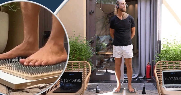 ১৩ ঘণ্টা পেরেকের ওপর দাঁড়িয়ে রইলেন এই যুবক