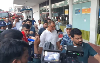 কার্গো ভিলেজে আগুনের ঘটনাস্থল পরিদর্শনে বিমান উপদেষ্টা