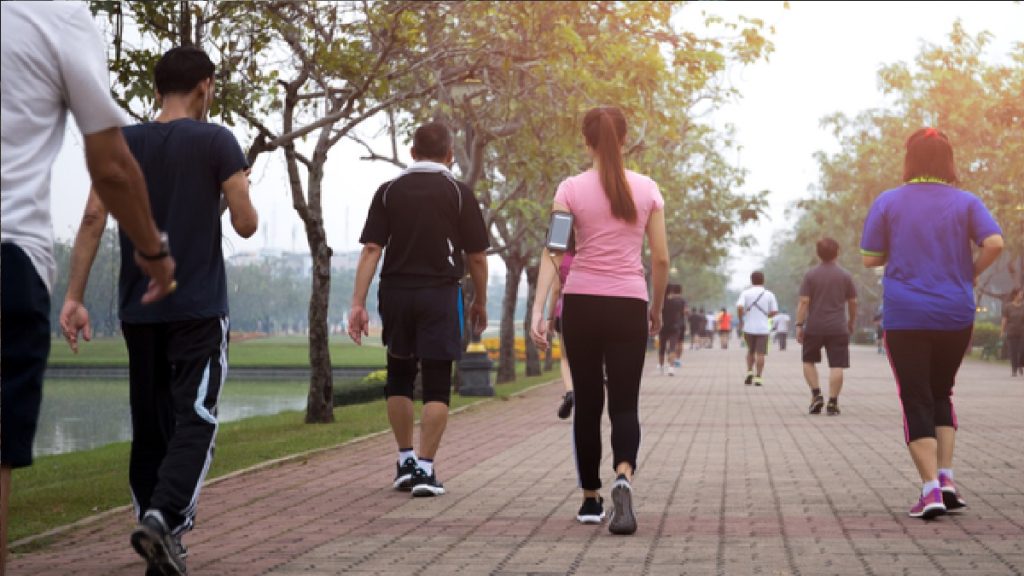 হাঁটা বেশি উপকারী কখন, সকালে নাকি সন্ধ্যায় ?