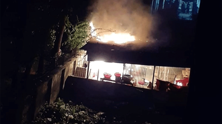 ঢাবি বিজয় একাত্তর হলে আগুন, নিয়ন্ত্রণে ৪টি ইউনিট