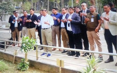 ‘পিলখানা ট্রাজেডি’তে শহীদ ৫৭ সেনা কর্মকর্তার কবর জিয়ারত করেছেন তারেক রহমান