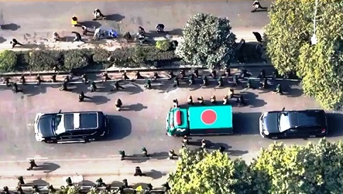 পতাকায় মোড়ানো গাড়িতে মানিক মিয়া অ্যাভিনিউতে বেগম খালেদা জিয়ার মরদেহ