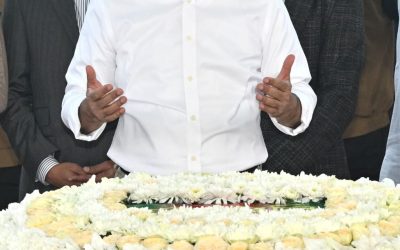 একাকিত্বে দাঁড়িয়ে বাবার মাজার জিয়ারত করে আপ্লুত হয়ে পড়েন তারেক রহমান