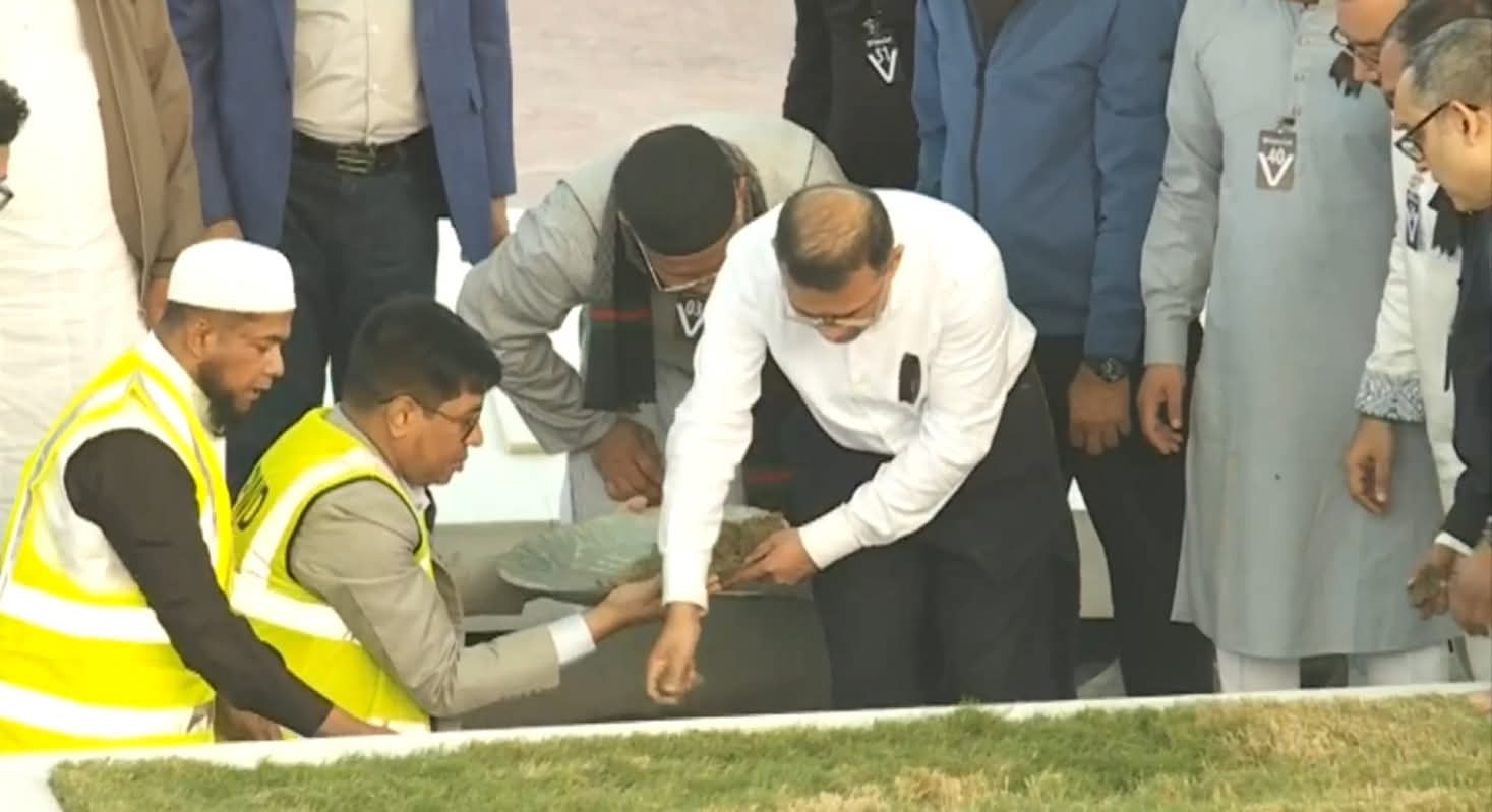 স্বামী জিয়াউর রহমানের কবরের পাশে চিরনিদ্রায় শায়িত হলেন‘আপসহীন নেত্রী’খালেদা জিয়া