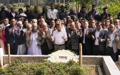 ইনকিলাব মঞ্চের মুখপাত্র হাদির কবর জিয়ারত করলেন তারেক রহমান