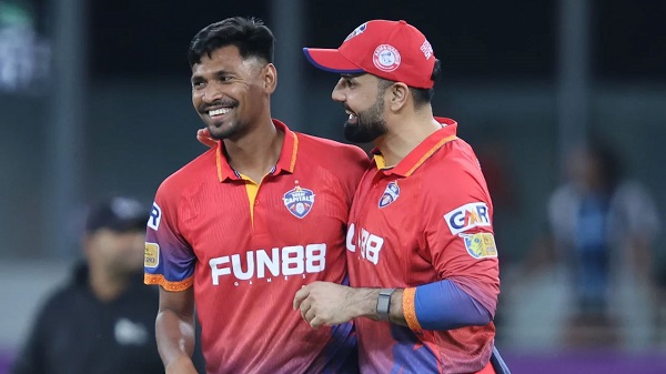 আইএল টি-টোয়েন্টিতে উইকেট শিকারির দৌড়ে শীর্ষে মুস্তাফিজ