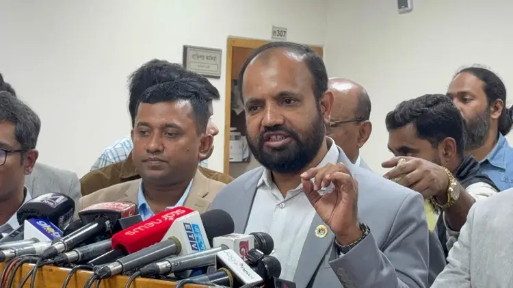 কার্ড ও গাড়ির স্টিকার সংক্রান্ত জটিলতা সমাধানে ইসিকে সাংবাদিকদের আলটিমেটাম