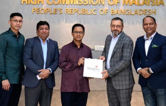 মালয়েশিয়ার হাই কমিশনারের সঙ্গে সাক্ষাৎ করেছেন রবি আজিয়াটা পিএলসির ম্যানেজিং ডিরেক্টর ও সিইও