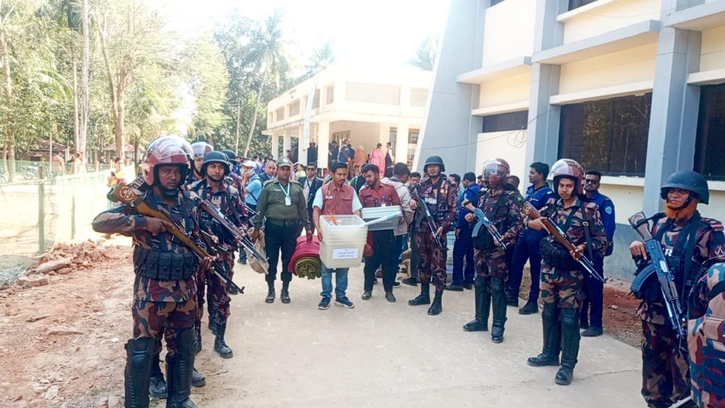 খাগড়াছড়িতে ৫০টি ভোটকেন্দ্রে নিরাপদে পৌঁছালেন প্রিজাইডিং কর্মকর্তারা ও নির্বাচনী সরঞ্জামাদি
