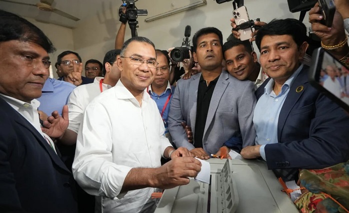 গুলশান মডেল হাইস্কুল অ্যান্ড কলেজ কেন্দ্রে ভোট দিয়েছেন তারেক রহমান