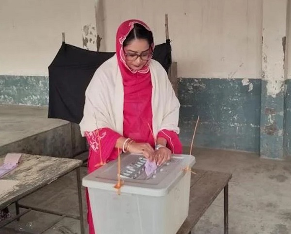 ঢাকা-৩ আসনে ভোট দিলেন নিপুণ রায়, নিরপেক্ষ দায়িত্ব পালনের আহ্বান